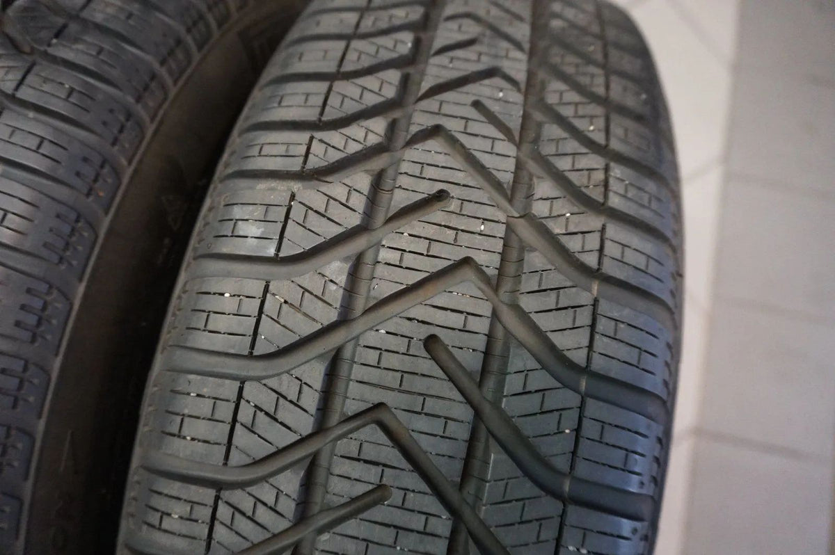 Original BMW 1er F40 2er F44 Alufelgen Winterräder Winterreifen 195 55 R17 7mm Detailansicht 12