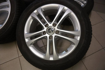 Jantes alu et pneus hiver d'origine Mercedes Classe A W177 Classe B CLA 205 55 R17