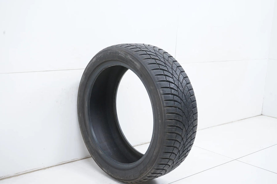 1 x Winterreifen Toyo Tyres 225 45 18 Zoll DOT20 ca.6 mm