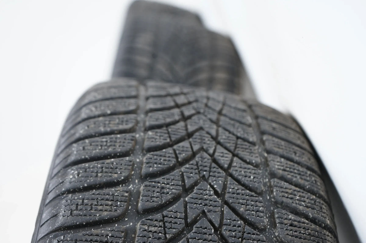 Audi A4 8W B9 Winterräder Winterreifen 225 50 17 Zoll 8W0601025P Detailansicht 9