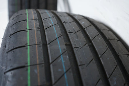 Nuovo BMW Serie 1 Serie 2 F70 F74 ruote estive pneumatici estivi 225 45 18 pollici 975M 5A35E68