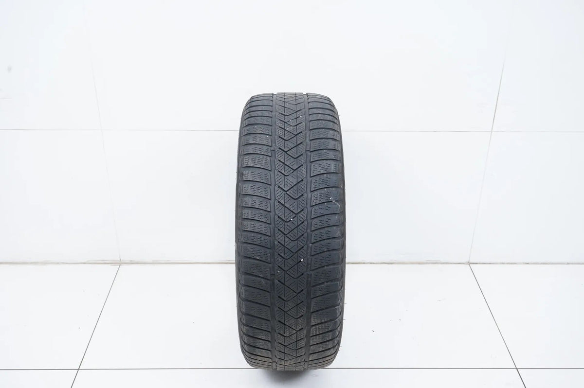 1 x Pirelli winter tire 245/50 R19 inch DOT22 BMW* approx. 4mm tread depth RFT Detail view 2