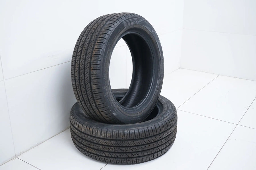 2 pneus été de démonstration Pirelli DOT23 MO 235/55/18 pouces