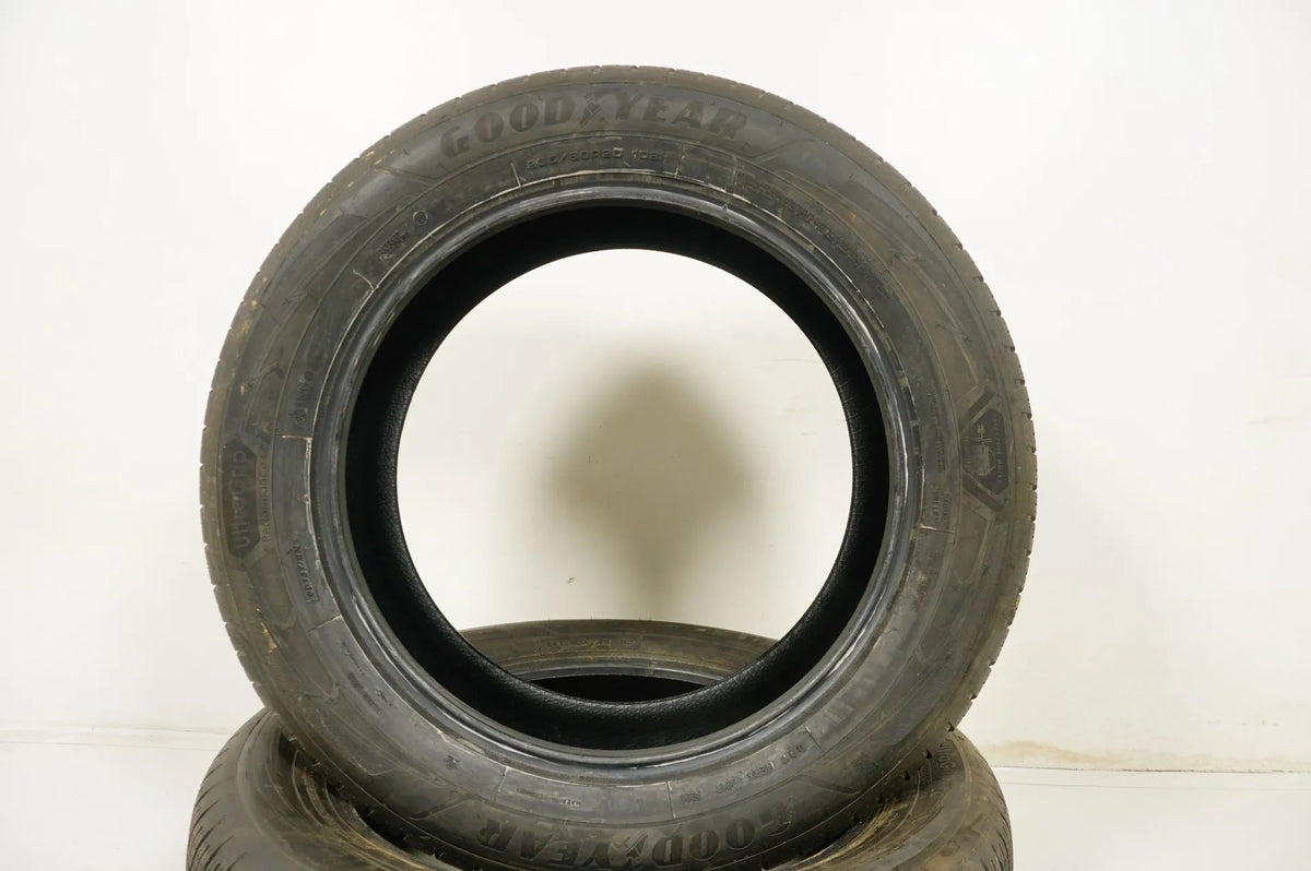 2x New DEMO Winter Tires Goodyear 235 60 20 inch DOT21 BMW* Detail view 2