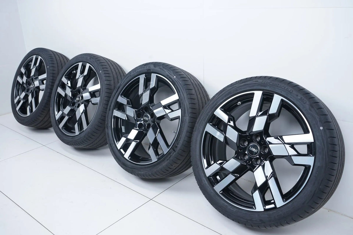 MINI Countryman U25 BMW X1 U11 Summer Wheels 245 40 20 inch Detailansicht 12