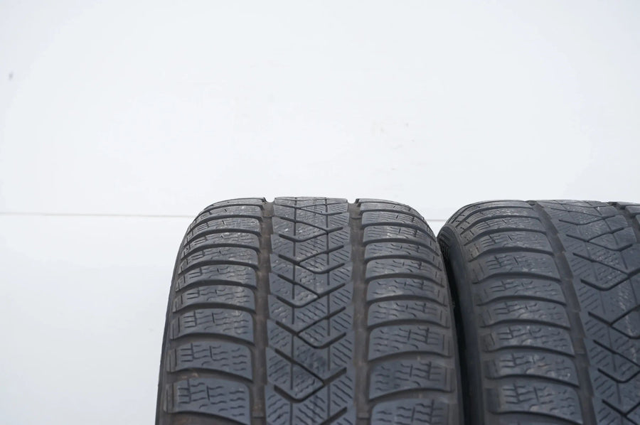 2 x Pirelli winter tires 225/45 R18 inch DOT21 approx. 4mm MO RFT