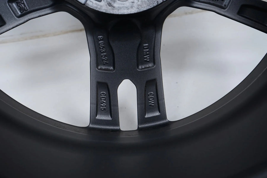 1 x originální BMW řady 1 řady 2 F44 F40 hliníkový disk 18 palců 556M 8053524