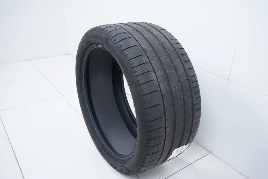 1x summer tire Pirelli P Zero 325 35 22 inch MO DOT22 approx. 4mm