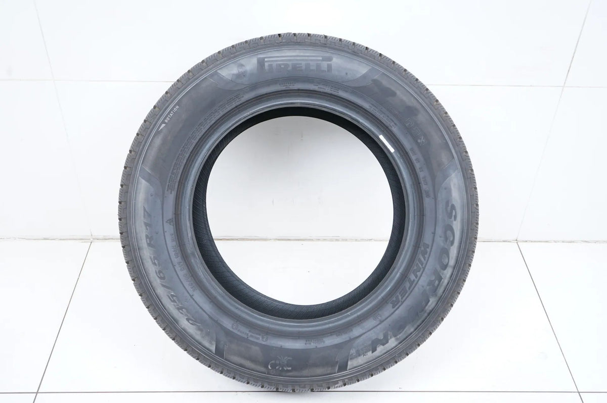 1x Winterreifen Pirelli 235 65 17 Zoll DOT20 MO ca.7 mm Detailansicht 2