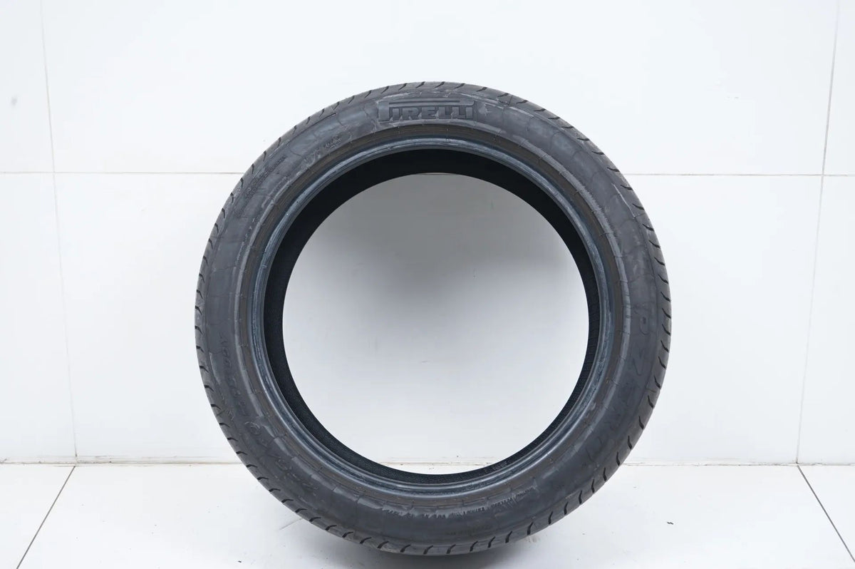 1 pneu été Pirelli 255/40/18 pouces DOT15 MO, profondeur de sculpture d'environ 7 mm Vue détaillée 2