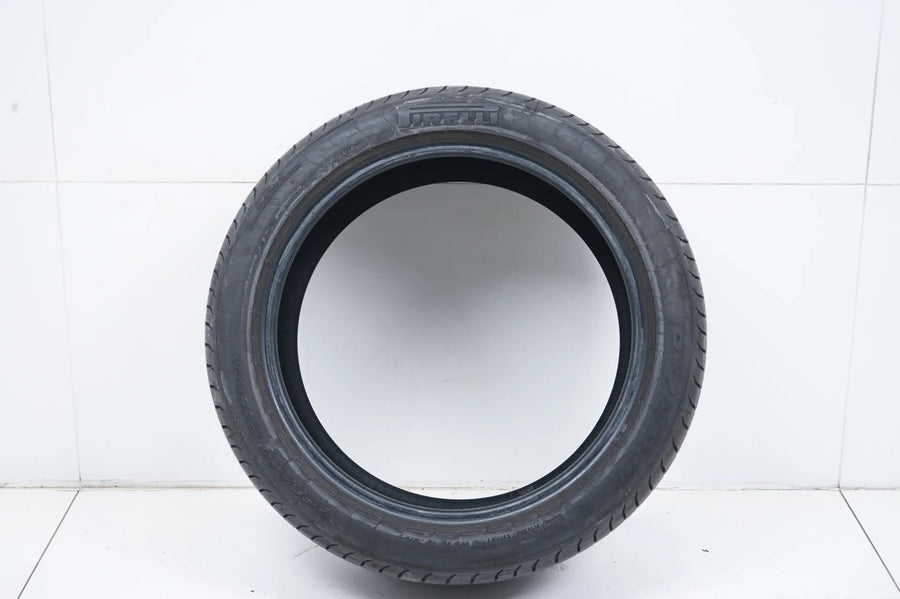1 pneu été Pirelli 255/40/18 pouces DOT15 MO, profondeur de sculpture d'environ 7 mm