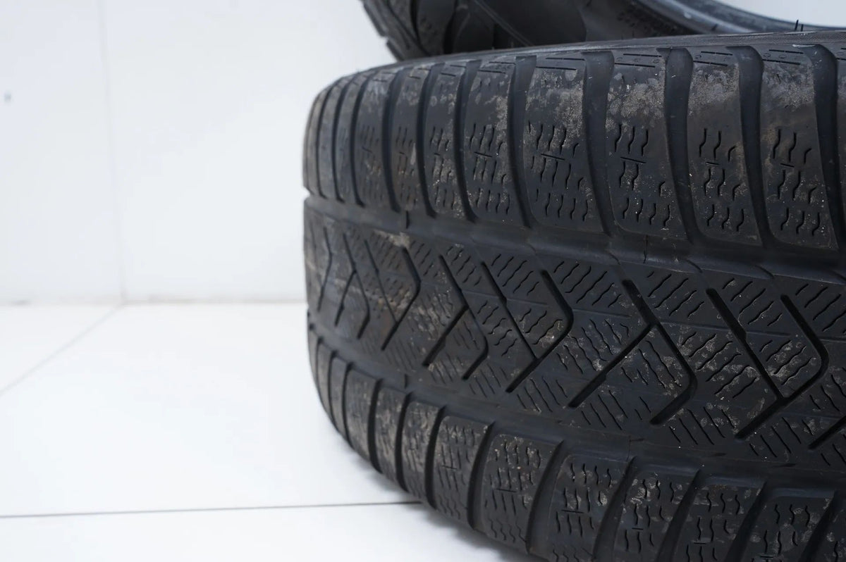 2x Winter tires 275 40 18 inch Pirelli approx. 3 mm tread depth DOT21 MO Detail view 7