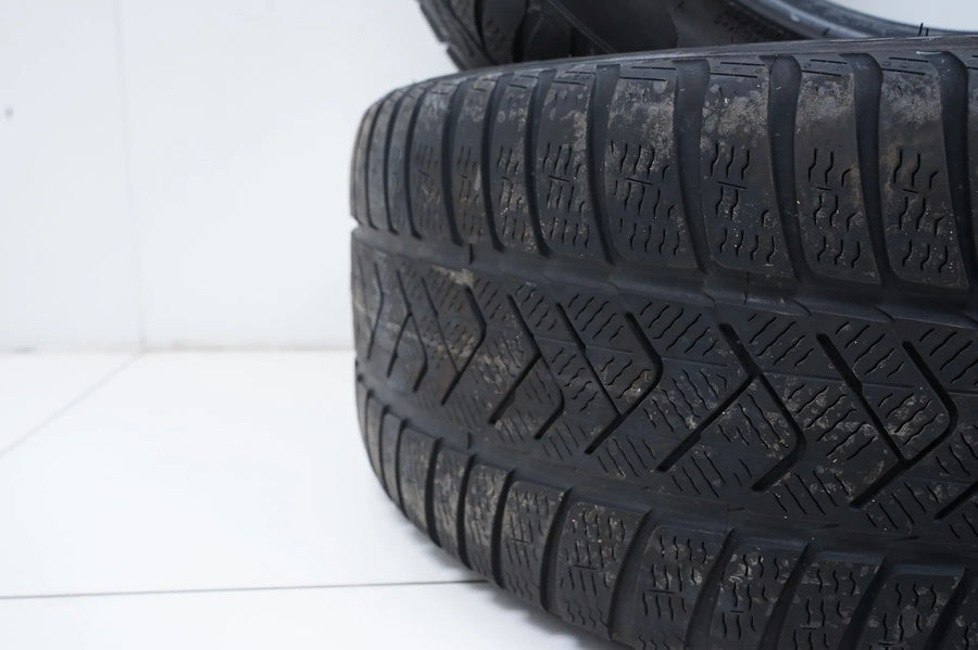2x Winter tires 275 40 18 inch Pirelli approx. 3 mm tread depth DOT21 MO