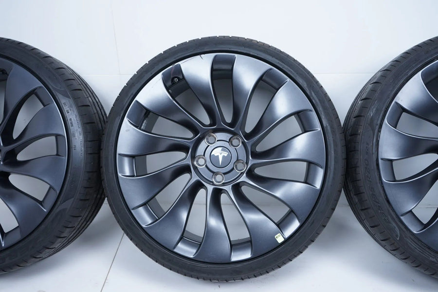 Tesla Model 3 summer tires, summer wheels, 235/35/20 inch, 7mm tread depth