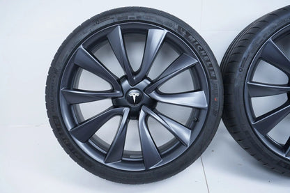 Tesla Model 3 Allwetterräder mit neuen Allwetterreifen 235 35 20 Zoll