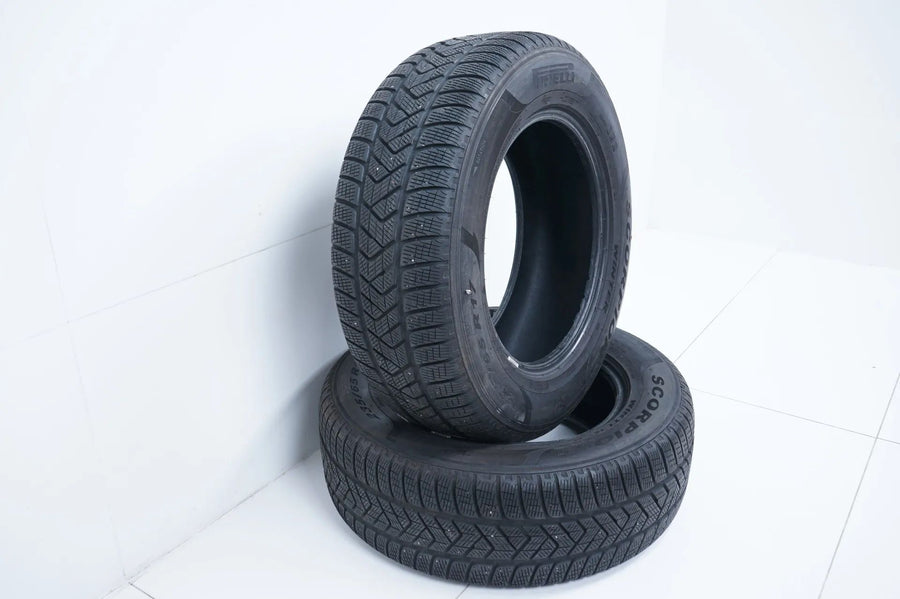 2x Winterreifen Pirelli 235 65 17 Zoll DOT18 MO ca.5 mm