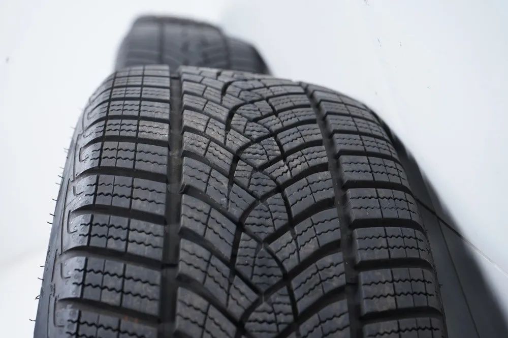 Mercedes A B Klasse W177 C118 Winterreifen Winterräder 18 Zoll Detailansicht 13