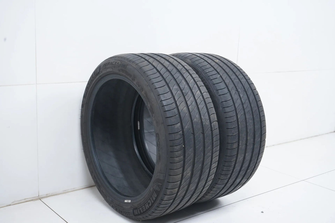 2x Michelin summer tires 255 40 18 inch DOT20 approx. 4.5mm tread depth