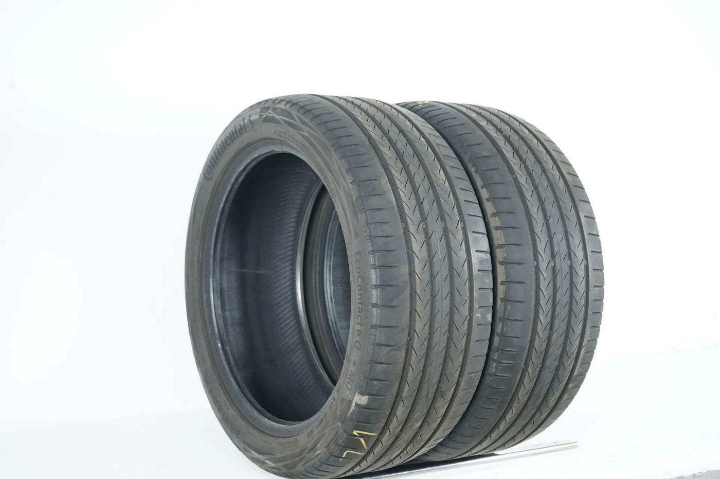 2 pneus été Continental 245/45/19 pouces DOT23, profondeur de sculpture d'environ 4 mm, BMW*MO