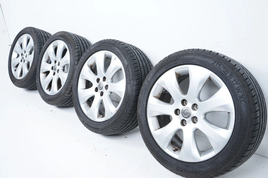 Opel Astra J Pneus d'été 215 50 17 pouces 7mm
