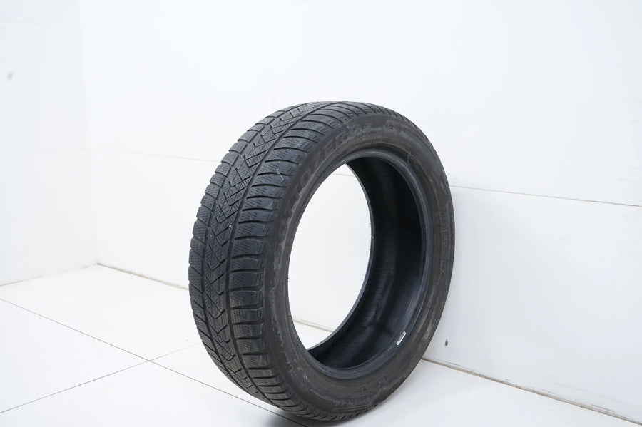 1 x Pirelli winter tire 245/50 R19 inch DOT22 BMW* approx. 4mm tread depth RFT