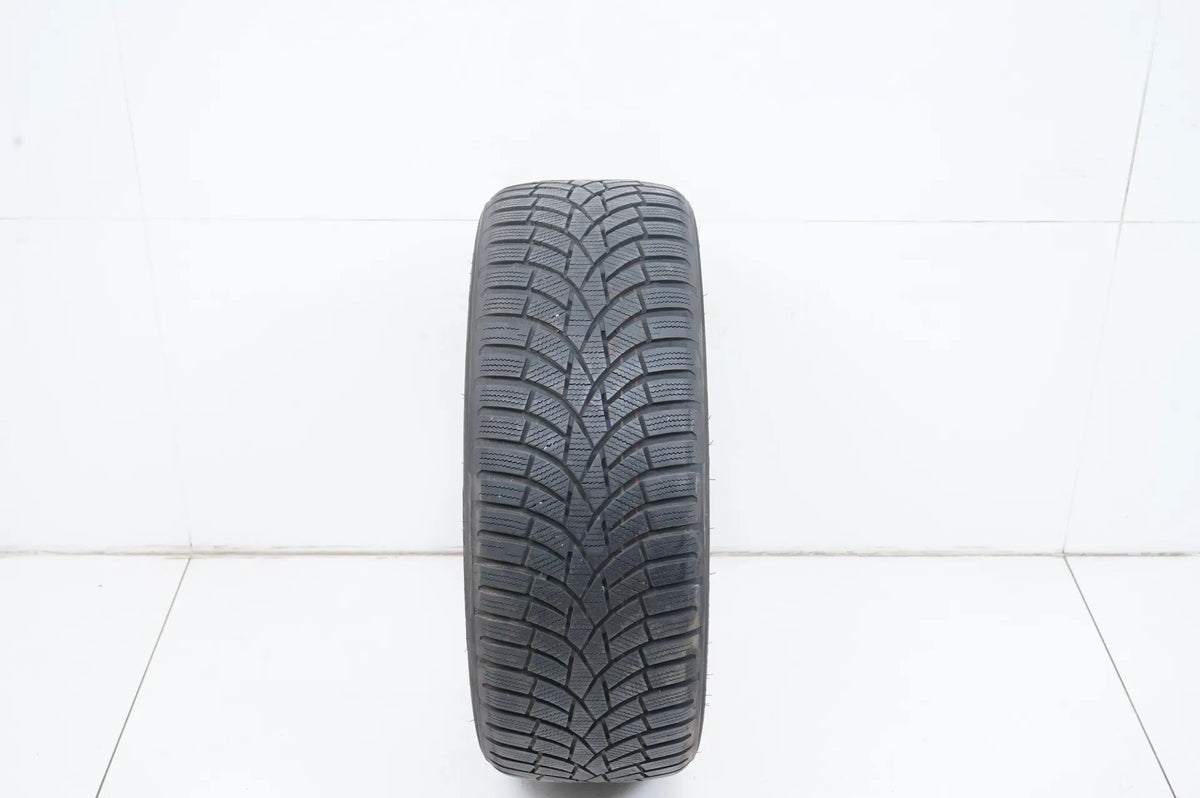 1 x Winterreifen Toyo Tyres 225 45 18 Zoll DOT20 ca.6 mm Detailansicht 2