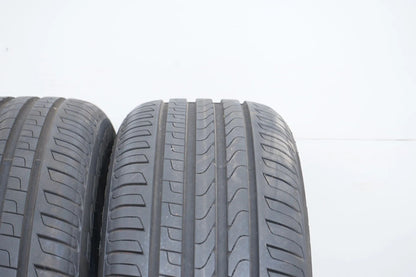2 pneus été Pirelli DOT18 235/55/18 pouces, profondeur de sculpture d'environ 6 mm.
