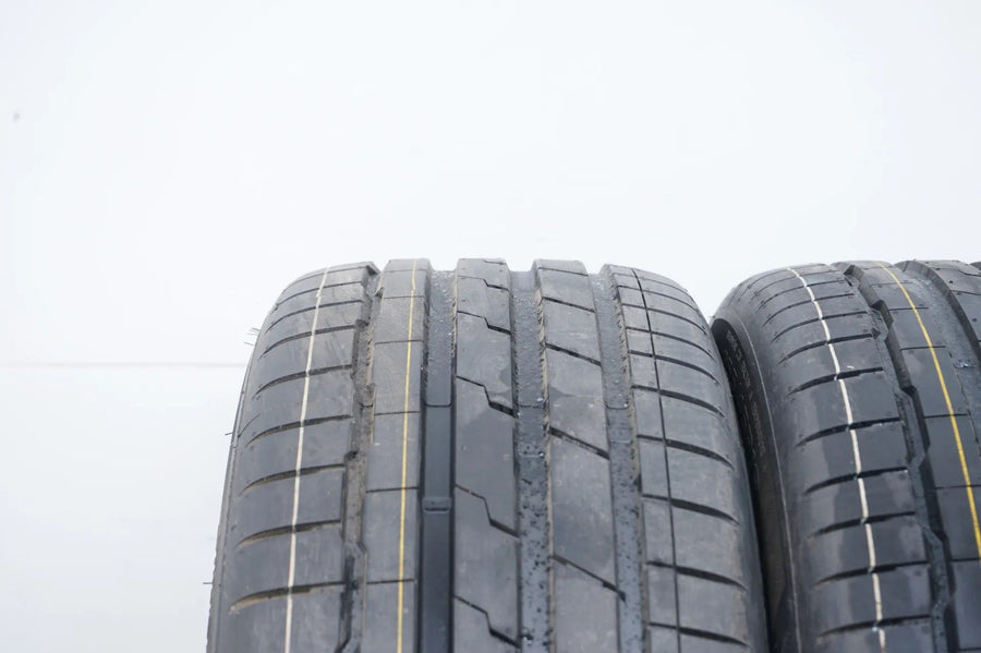 2 x Demo summer tires 255 45 19 inch Hankook DOT20 MO RFT