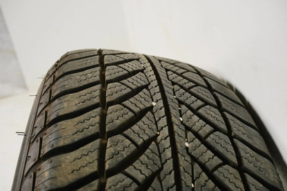 1 pneu hiver Goodyear 205/60 R16, profondeur de sculpture d'environ 7 mm, homologué DOT16 BMW* RFT
