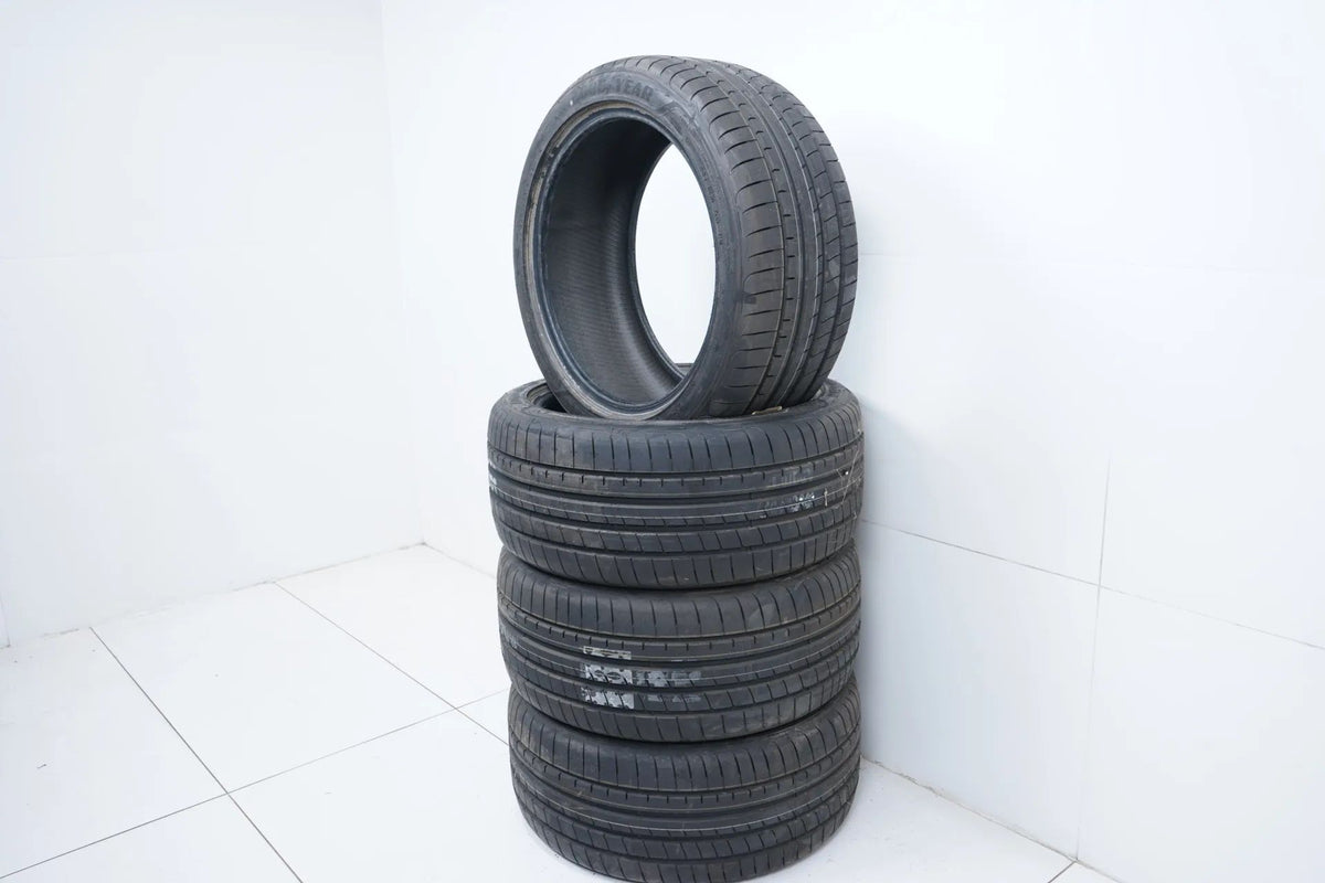 4x Goodyear summer tires 255/40 R18 DOT18 approx. 8 BMW* RFT Detailansicht 4