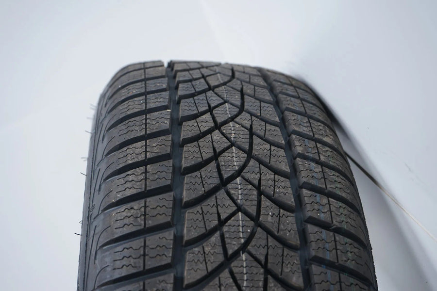 Nové zimní pneumatiky a kola Bmw řady 3 G20 G21 205 60 16 palců