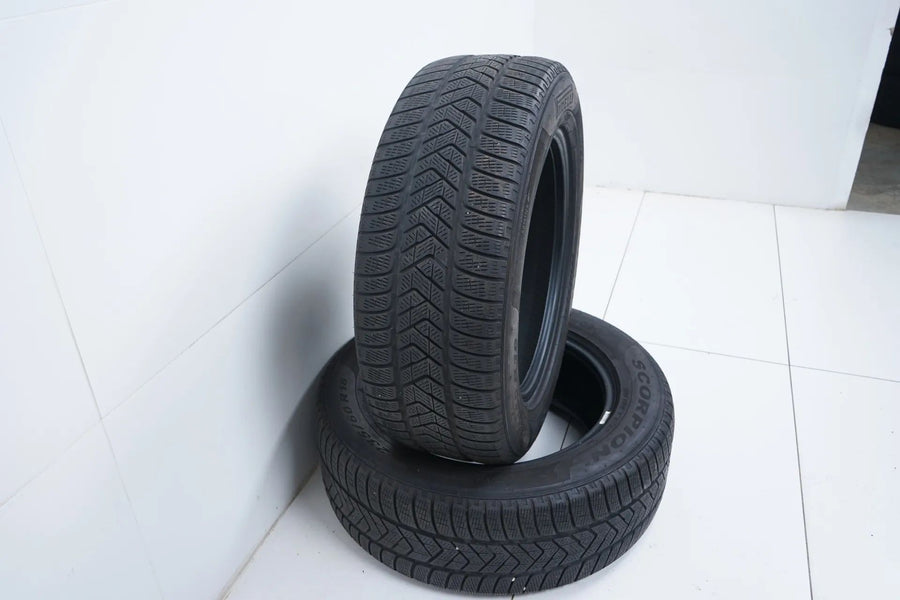 2x Pirelli winter tires 235 60 18 inch DOT17/16 MO approx. 4mm tread depth