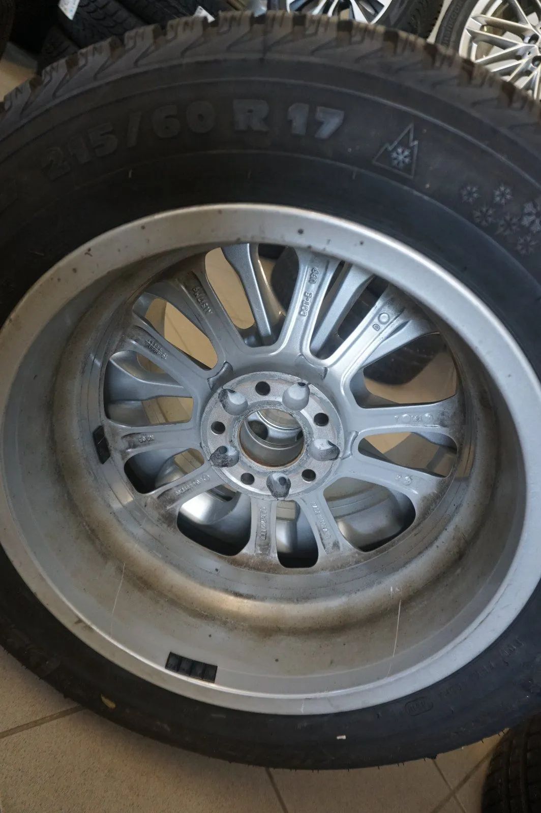 Original Mercedes GLA X156W156 Alufelgen Winterräder Winterreifen 215 60 R17 8mm Detailansicht 9