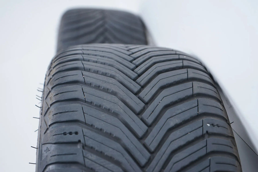 Mercedes třída C W206 celoroční pneumatiky zimní kola 225 45 18 palců