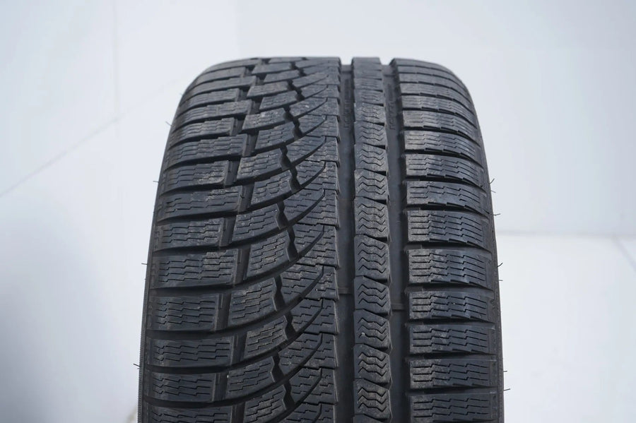 1 x Winterreifen Nokian 255 40 18 Zoll DOT19 ca.7 mm