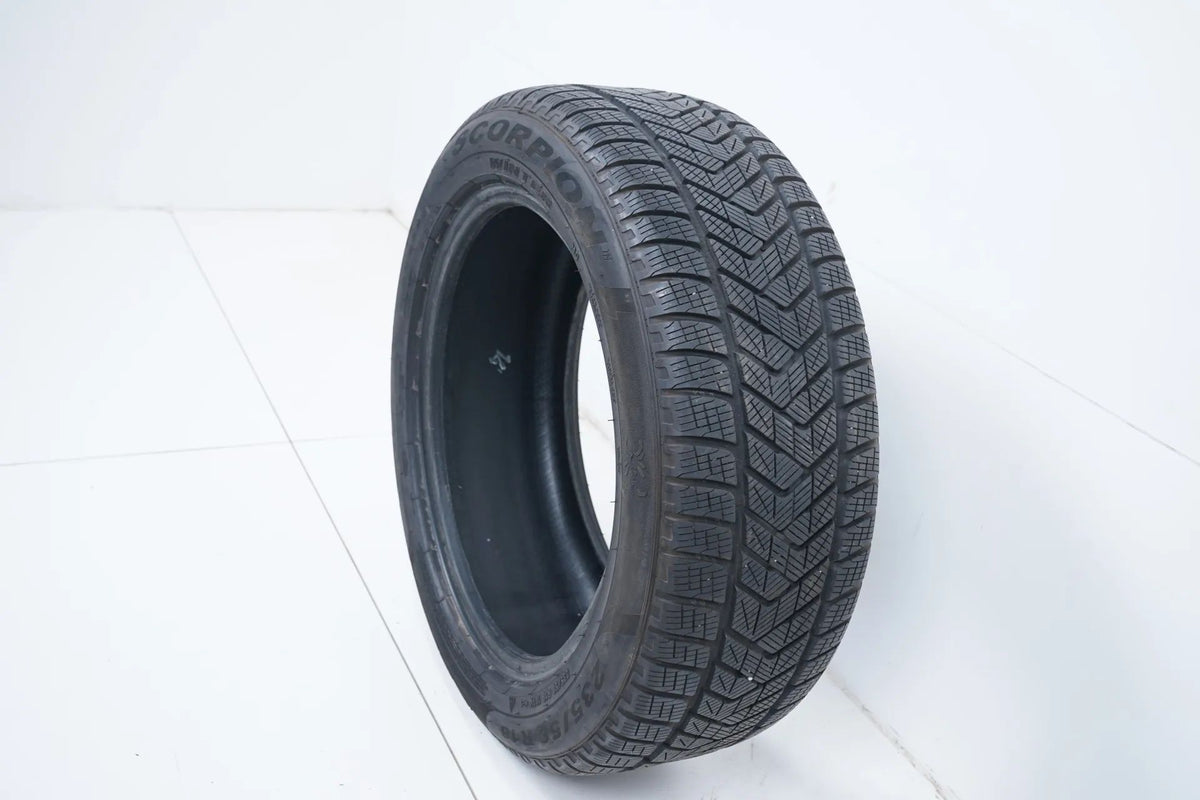 1x Pirelli winter tire 235 50 18 inch DOT17 approx. 7mm MO Detailansicht 5