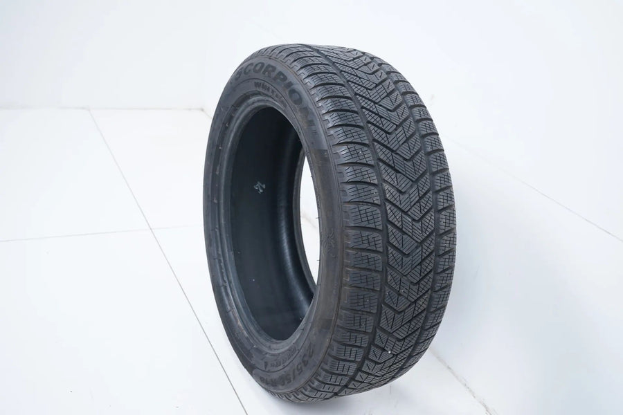 1x Pirelli winter tire 235 50 18 inch DOT17 approx. 7mm MO