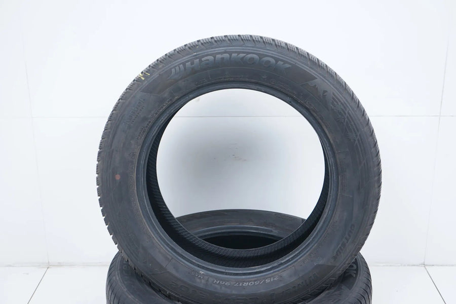2 pneus d'hiver Hankook 215/60/17 pouces DOT19, profondeur de sculpture d'environ 3,5 mm
