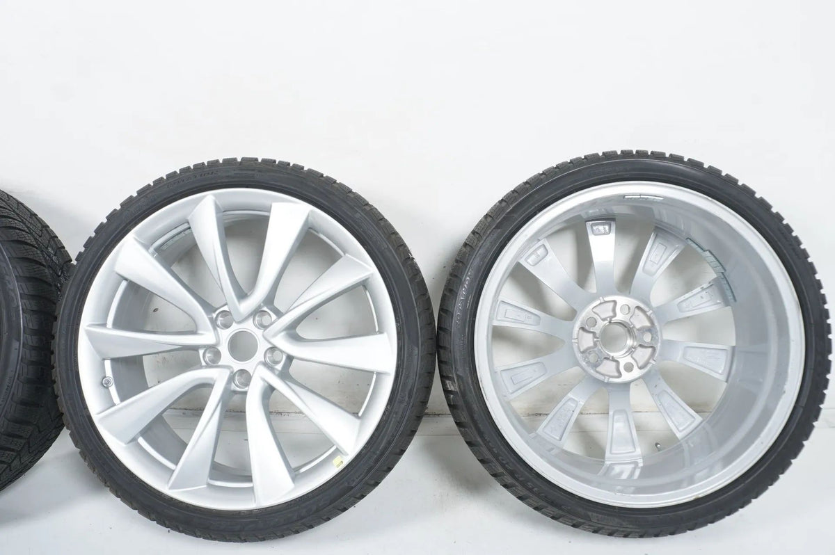 Like new Tesla Model 3 winter wheels 235/35/20 inch with sensors (valid until 2020) Detail view 15