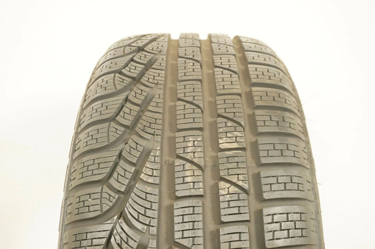 2x Winterreifen Pirelli 215 45 18 Zoll DOT19 ca.7mm MO Detailansicht 5