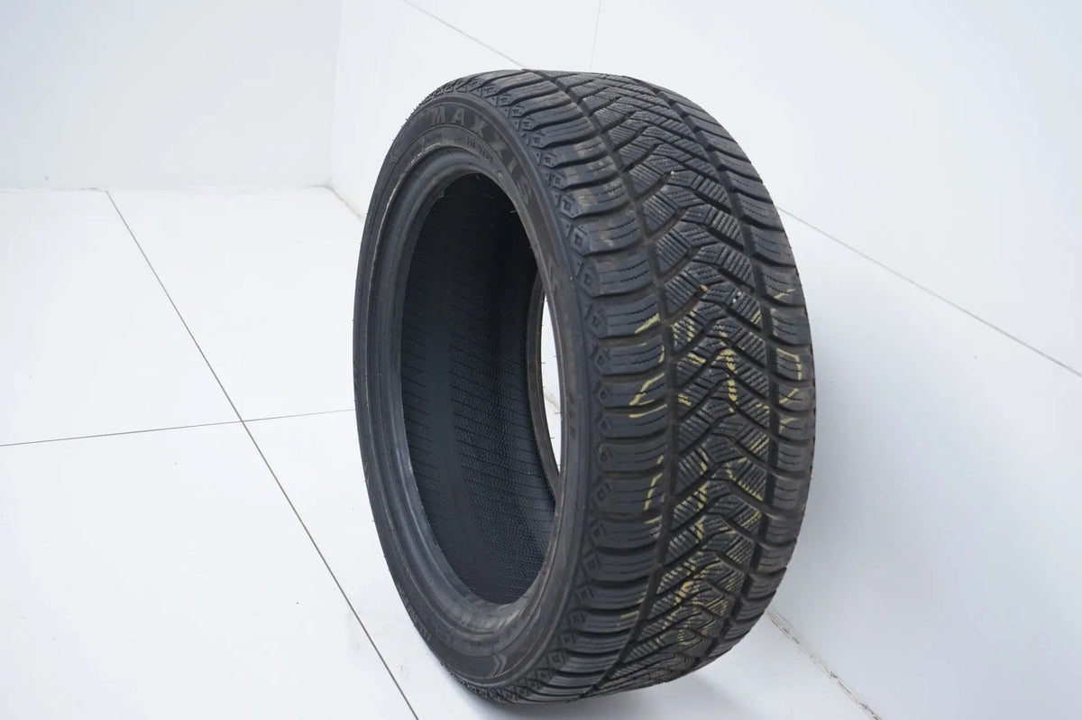 1x Allwetterreifen Ganzjahresreifen 245 45 18 Zoll Maxxis ca.7mm Detailansicht 4