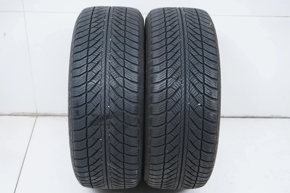 2 pneus hiver Goodyear 205/50 R17 pouces DOT15, profondeur d'environ 6 mm, BMW*RFT Vue détaillée 2