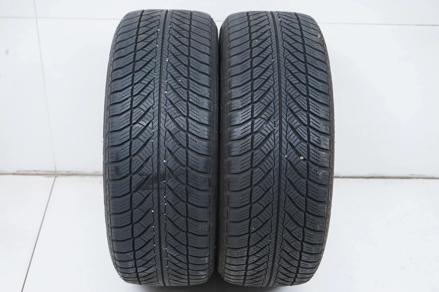 2 pneus hiver Goodyear 205/50 R17 pouces DOT15, profondeur d'environ 6 mm, BMW*RFT