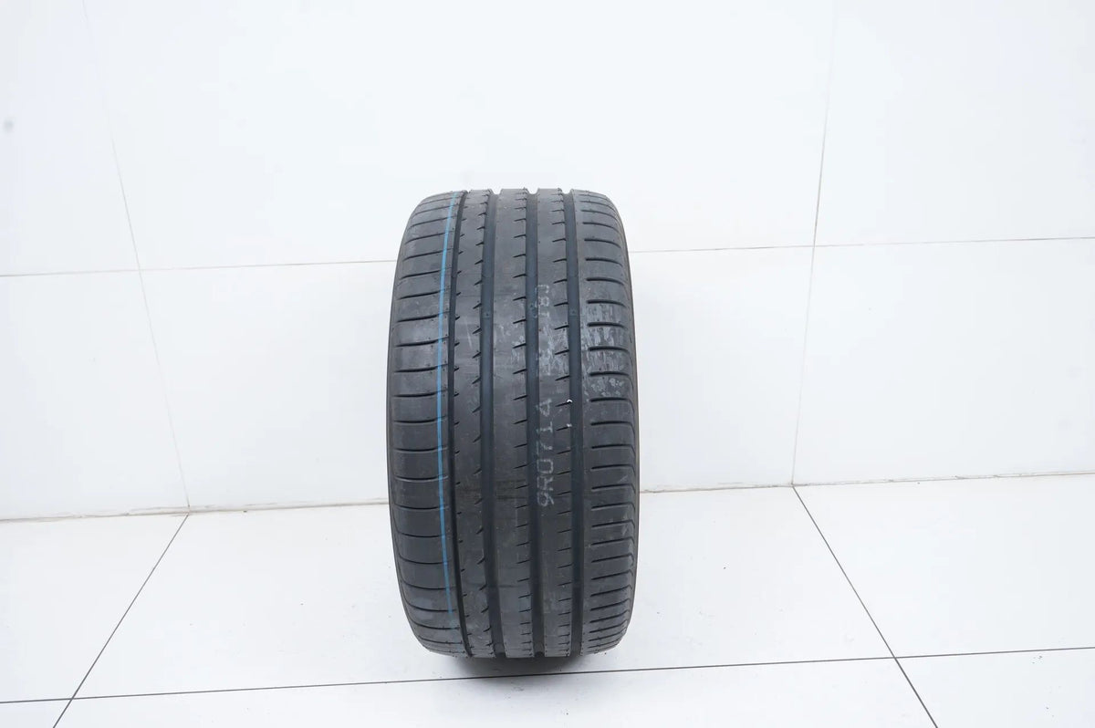 1x DEMO summer tire Yokohama 275 35 19 inch DOT22 MO Detail view 2