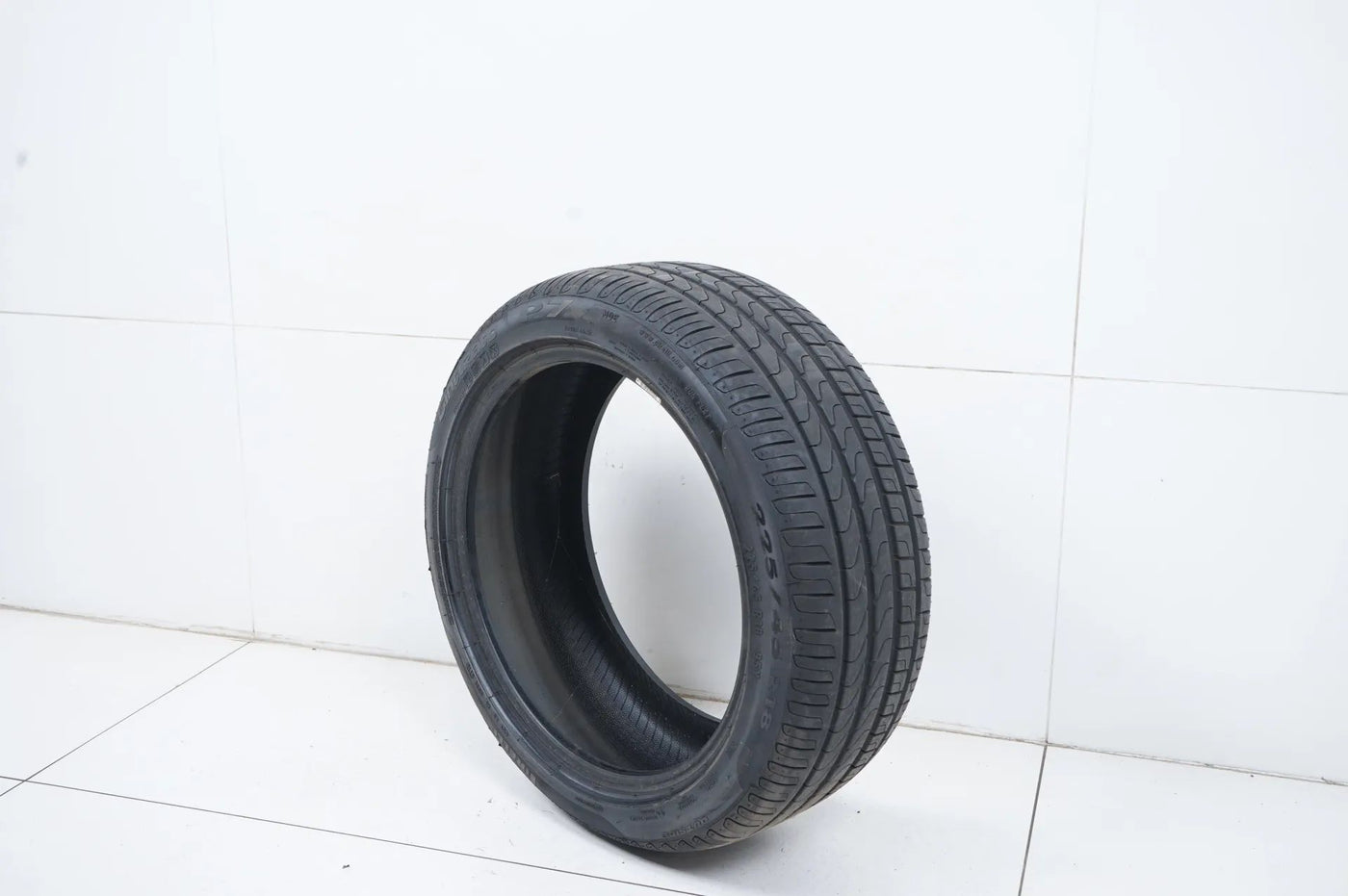 1 x Sommerreifen Pirelli 225 45 18 Zoll DOT19 ca.7m MO RFT