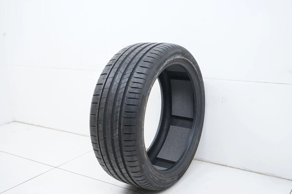 1x DEMO summer tire Pirelli 255 40 20 inch DOT20 MOE Runflat Detail view 3