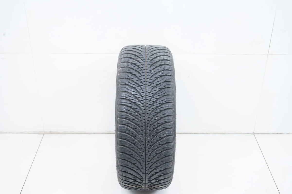1 x Allwetterreifen Goodyear 225 45 18 Zoll DOT19 ca.7 mm RFT Detailansicht 2