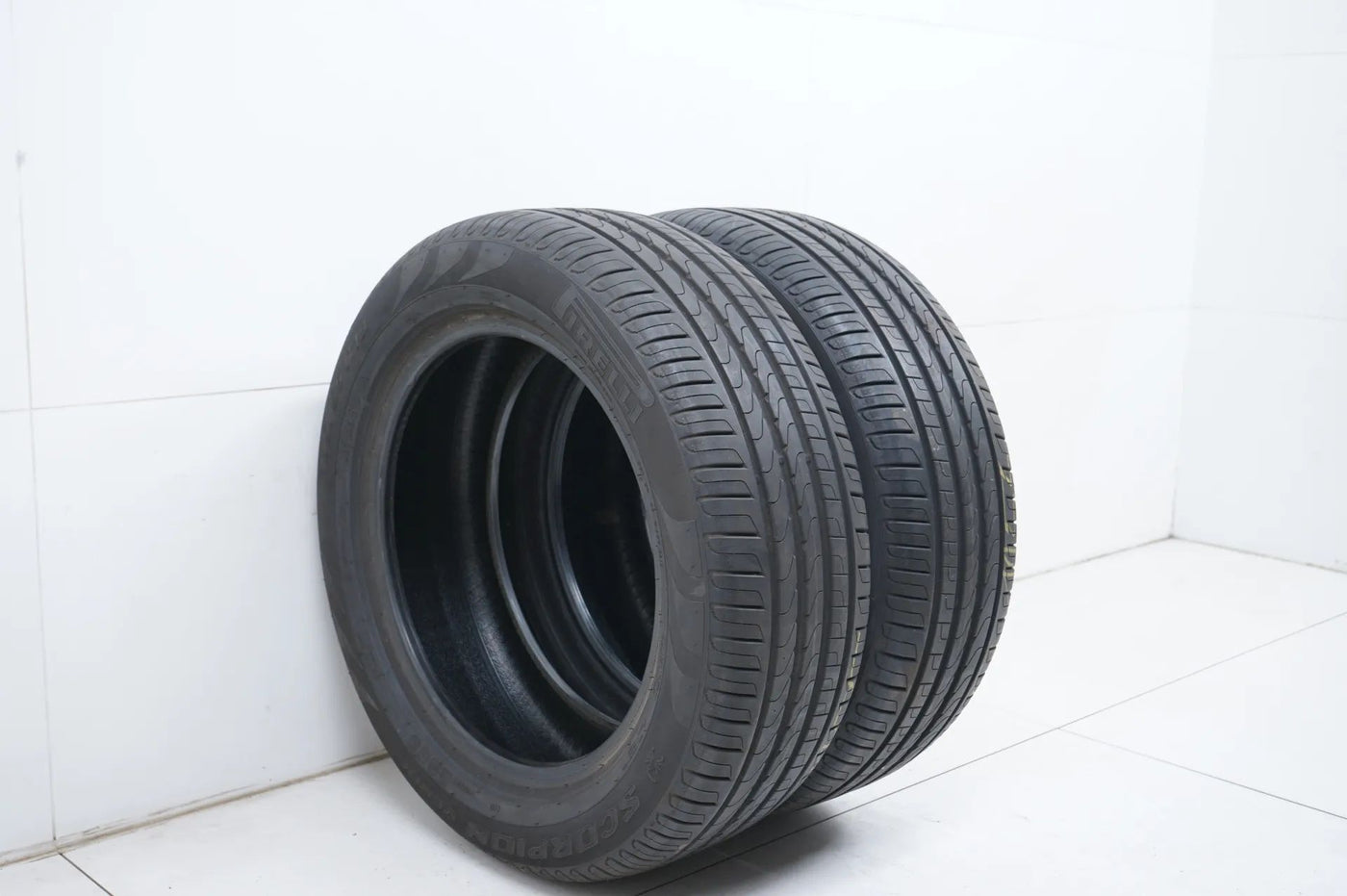 2 x Summer tires 235 55 18 inch Pirelli DOT18 approx. 6 mm MO