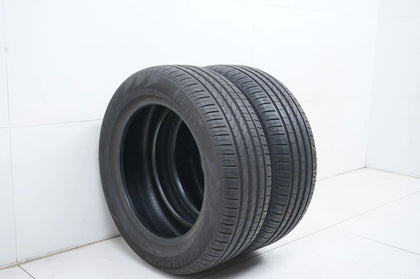 2 pneus été Pirelli DOT18 235/55/18 pouces, profondeur de sculpture d'environ 6 mm.