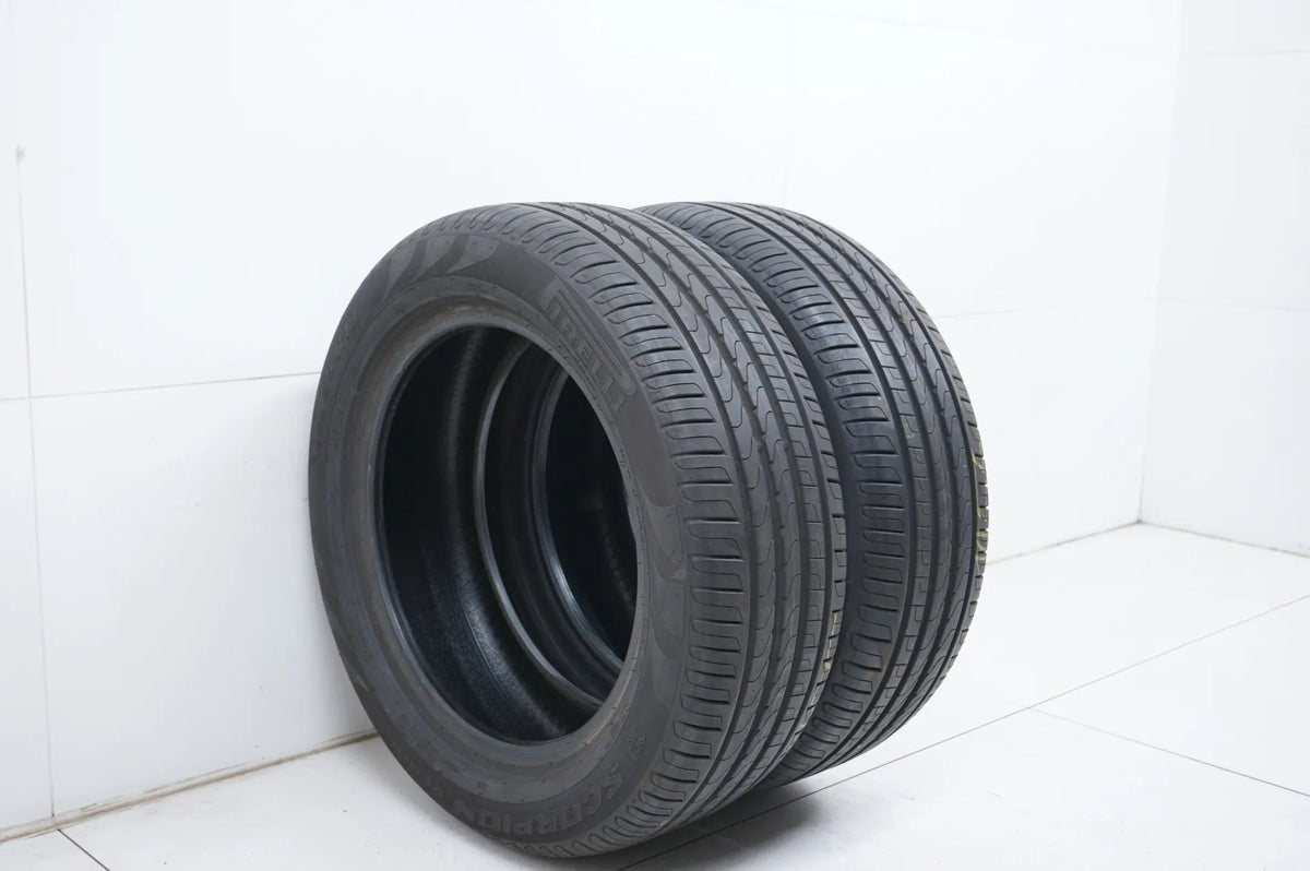 2 pneus été Pirelli DOT18 235/55/18 pouces, profondeur de sculpture d'environ 6 mm.